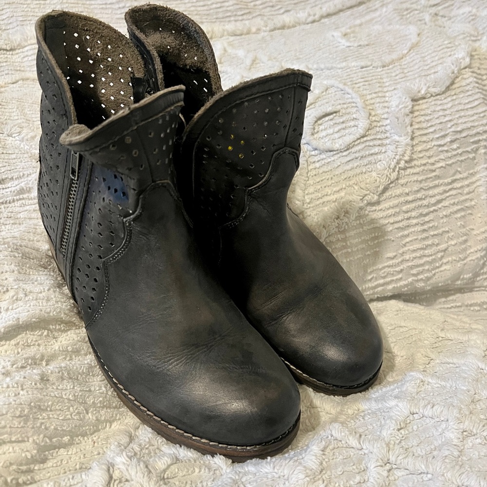 Rawhide, Size 8, Leather booties